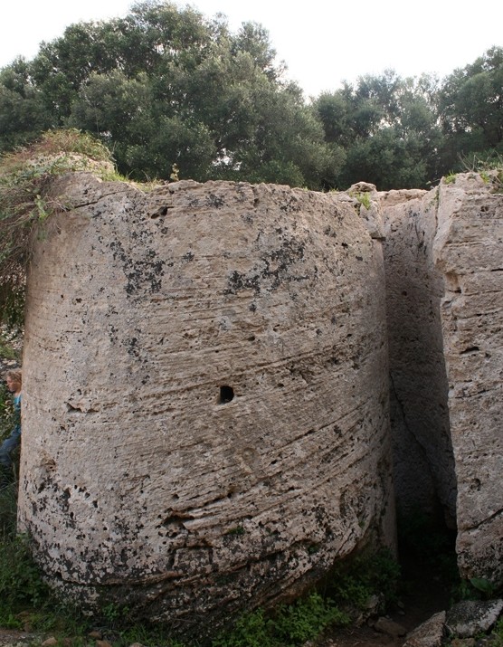 Cave di Cusa – A Campobello di Mazzara tra mandorli e distese di roccia calcarea.